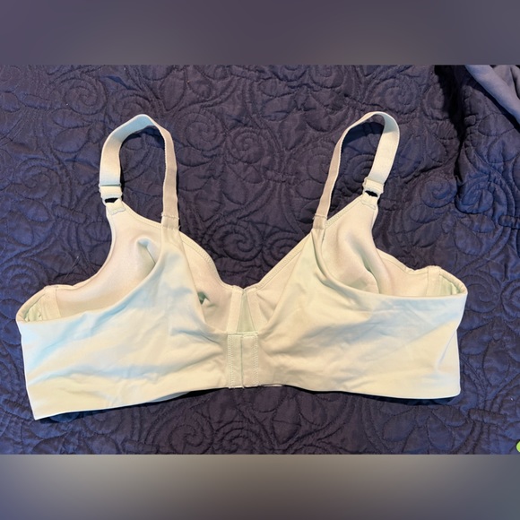 44 Vanity Fair Mint green bra.  Like new excellent condition. - Picture 4 of 5